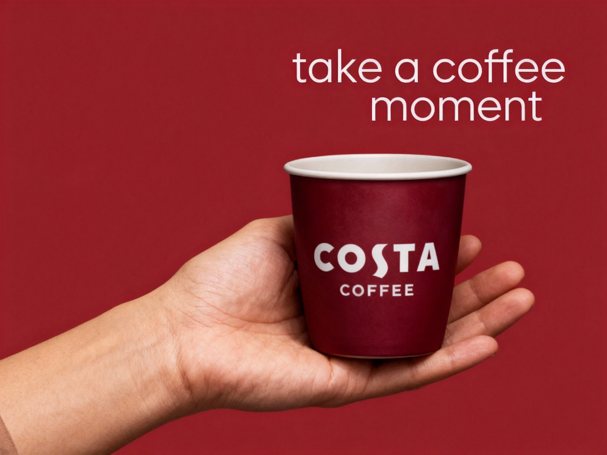 咖啡门店促销海报，以提供的主色调为背景底色，奠定温暖且具质感的视觉基调。画面核心视觉为一只肤色自然的手，端着一只哑光质感的品牌色（将参考图中的LOGO）在咖啡杯上清晰可见，手和咖啡杯比例协调，杯体简约无装饰，与背景形成鲜明色彩呼应，成为视觉焦点。海报上方，右侧用轻盈的英文书写 “take a coffe momnent” ，营造轻松邀请氛围 。文字排版规整，信息清晰易读，整体风格简约直接，精准传递咖啡门店温馨、美味且注重品质的品牌形象 。